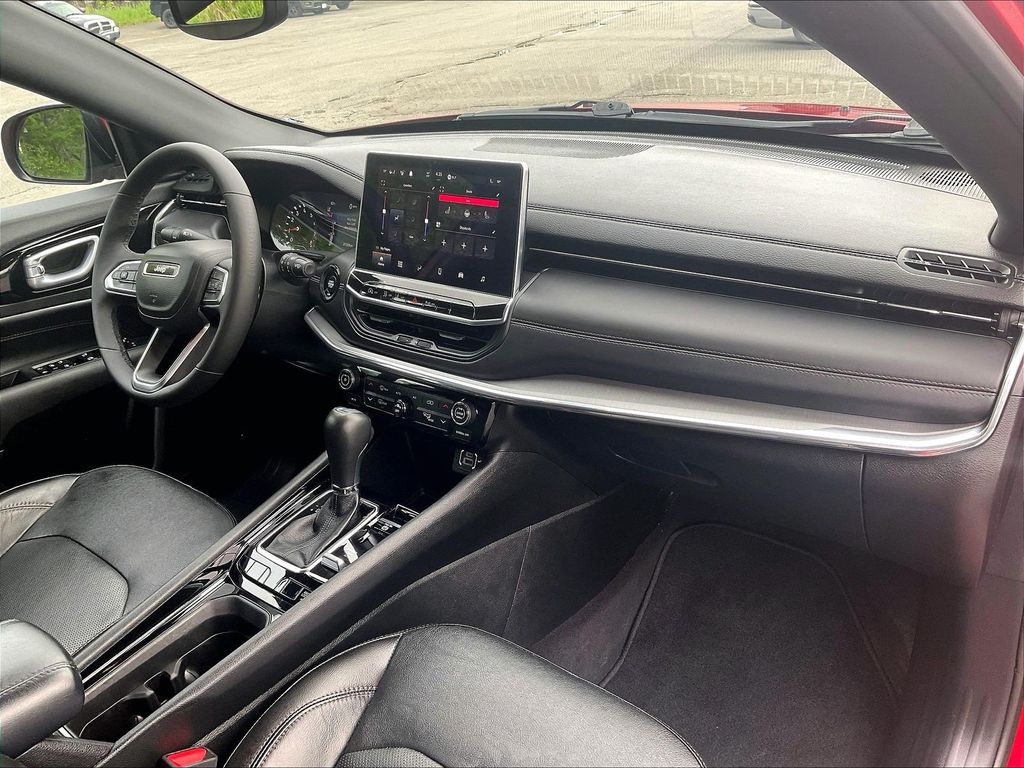 2023 Jeep Compass — photo 14