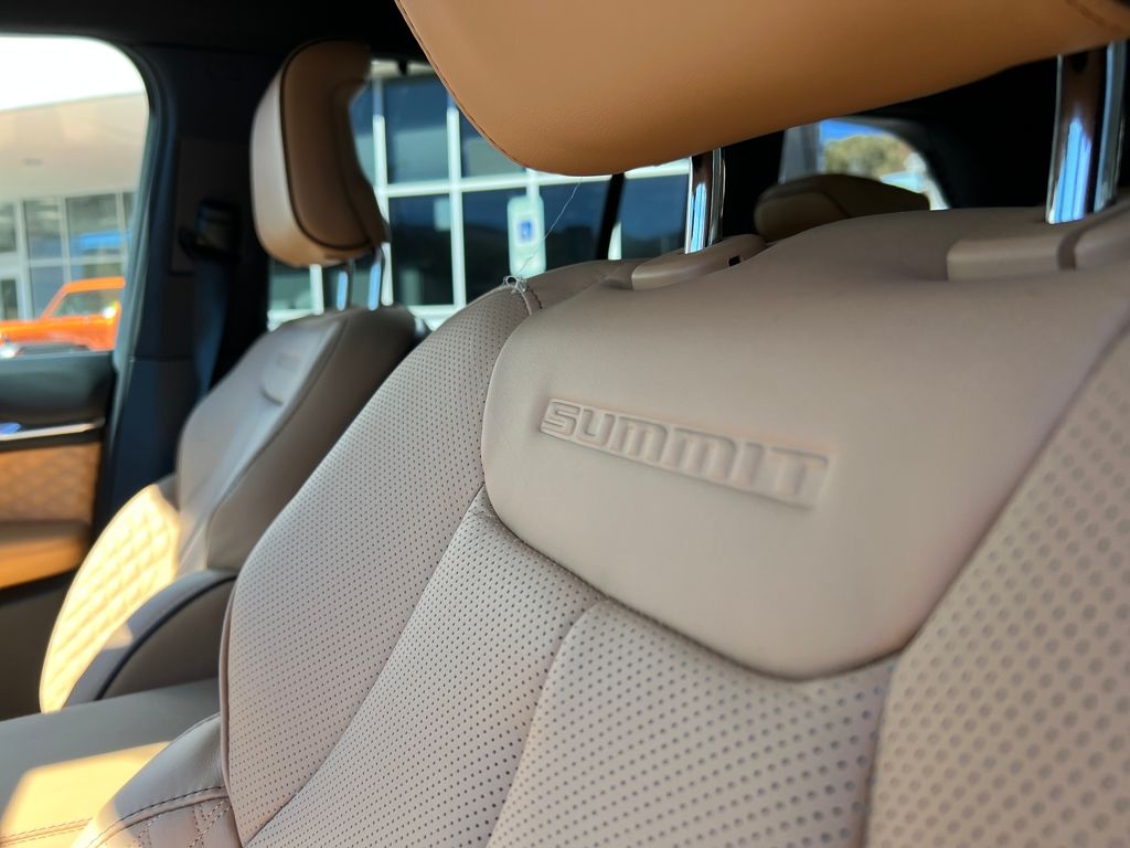 new 2025 Jeep Grand Cherokee car, priced at $57,990