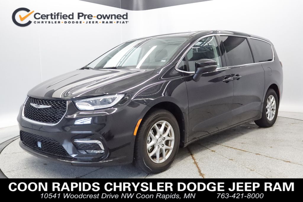 Brilliant Black Crystal Pearlcoat 2023 Chrysler Pacifica Minivan Front-Wheel Drive 9-Speed Automatic