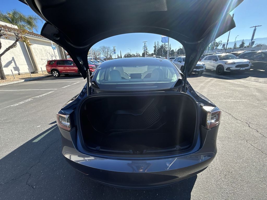 Thumbnail: 2022 Tesla Model 3 - 23
