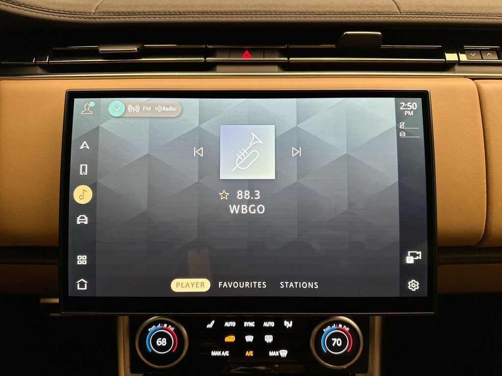 Thumbnail: 2023 Land Rover Range Rover - 15