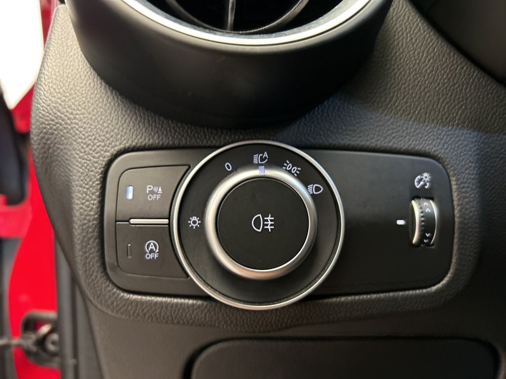 Thumbnail: 2019 Alfa Romeo Stelvio - 22