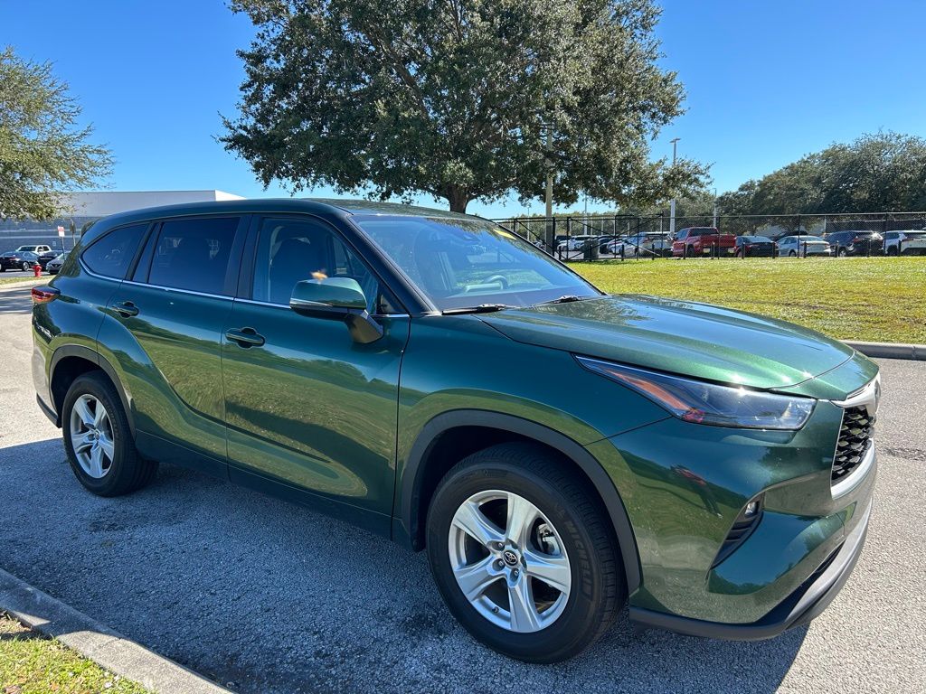 Thumbnail: 2023 Toyota Highlander - 7