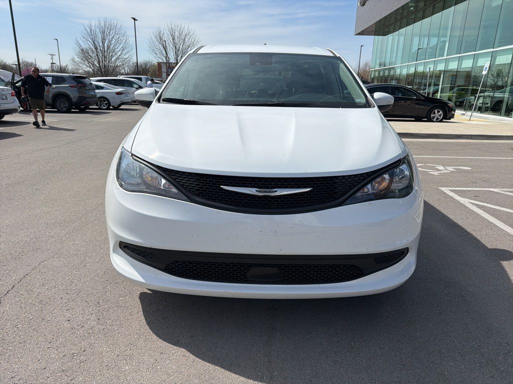 2023 Chrysler Voyager