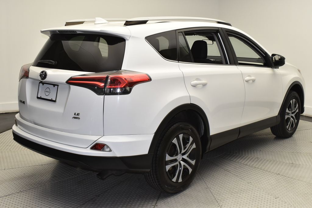 2018 Toyota RAV4 LE 5