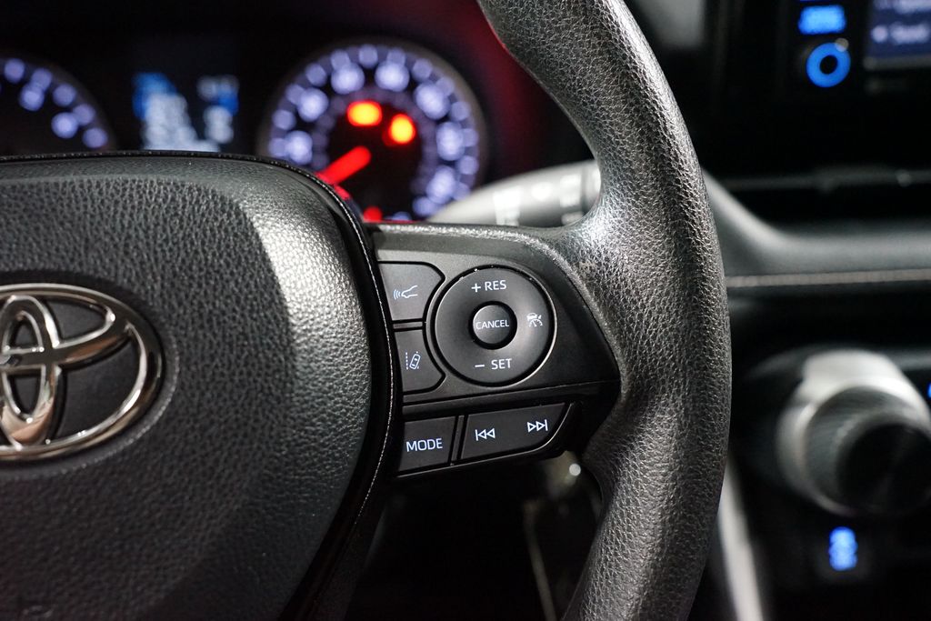 Thumbnail: 2021 Toyota RAV4 - 13