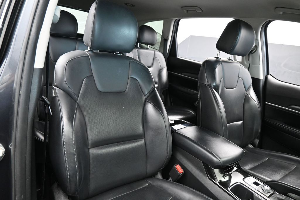 Used 2022 Gravity Gray Kia LX image 44