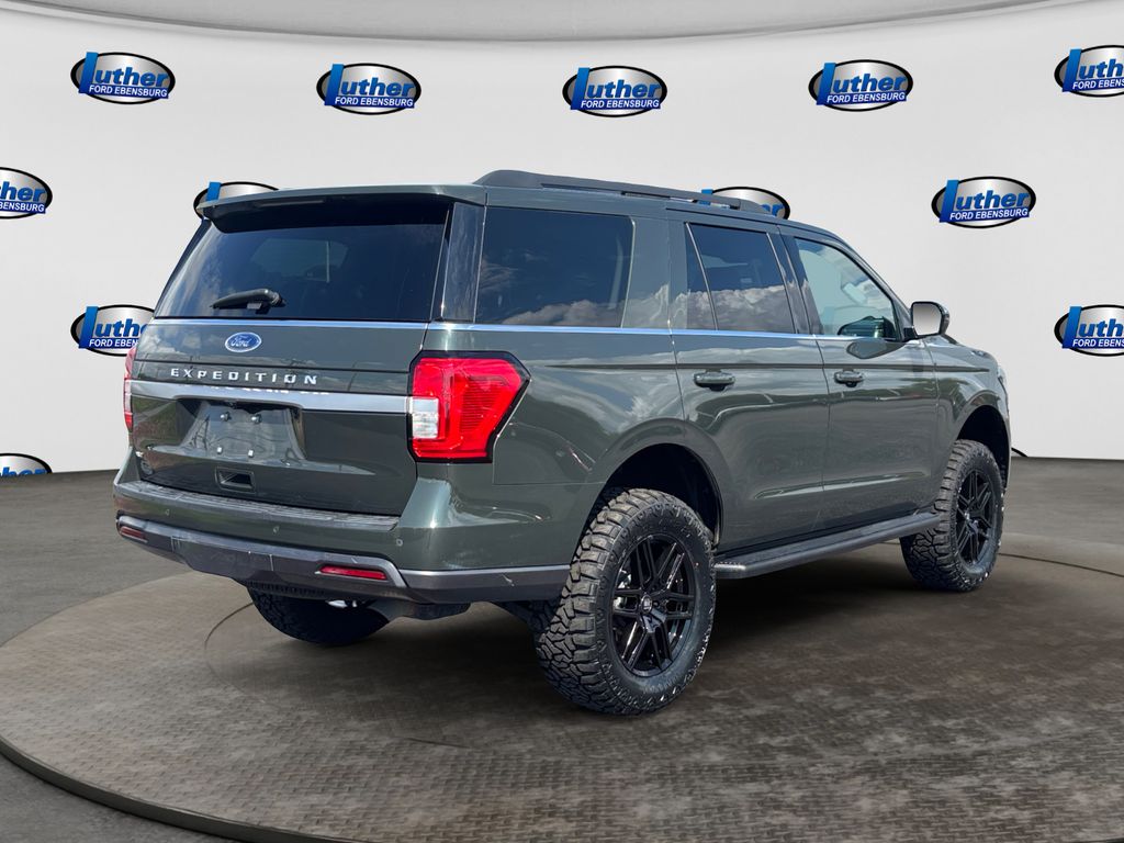 2022 Ford Expedition XLT Green at Grove City Ford