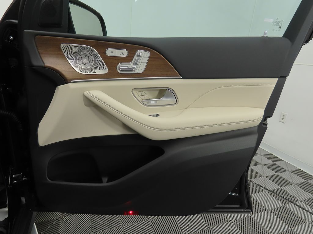 Thumbnail: 2026 Mercedes-Benz GLE - 25