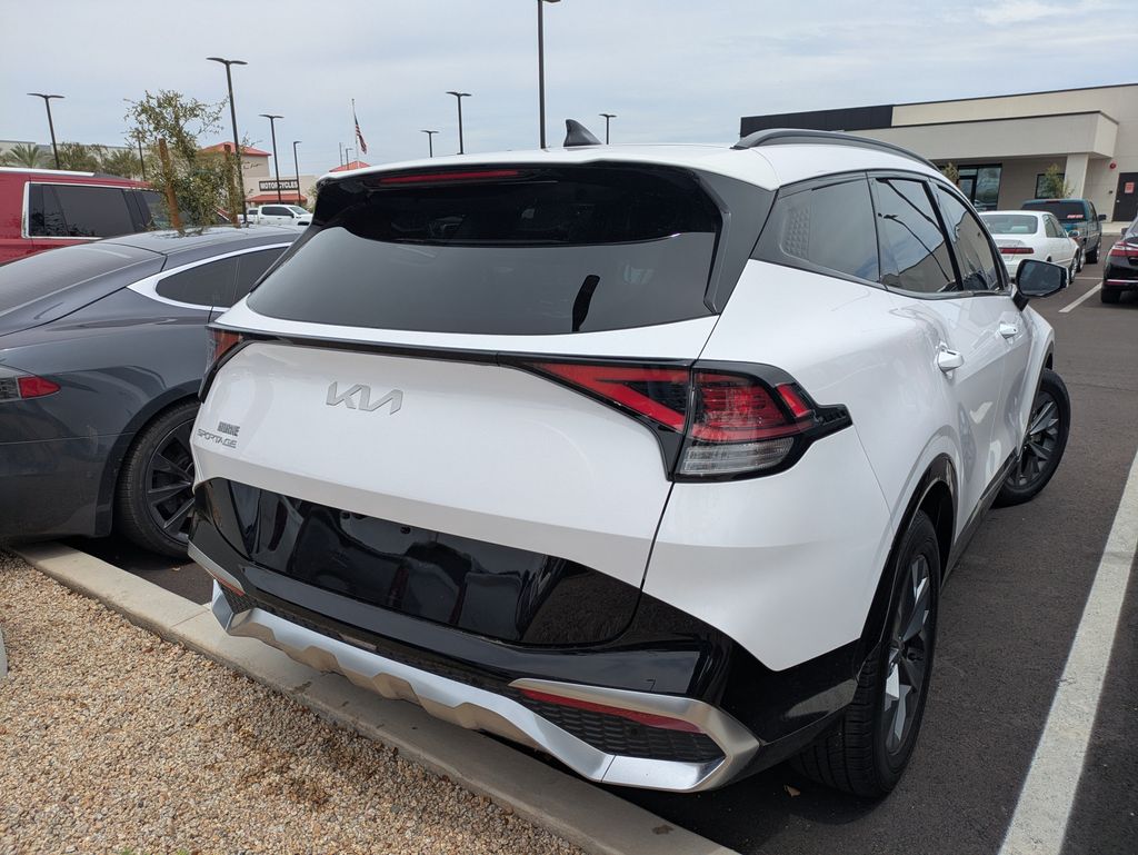 Glacial White Pearl 2024 Kia Sportage SUV / Crossover Front-Wheel Drive Automatic