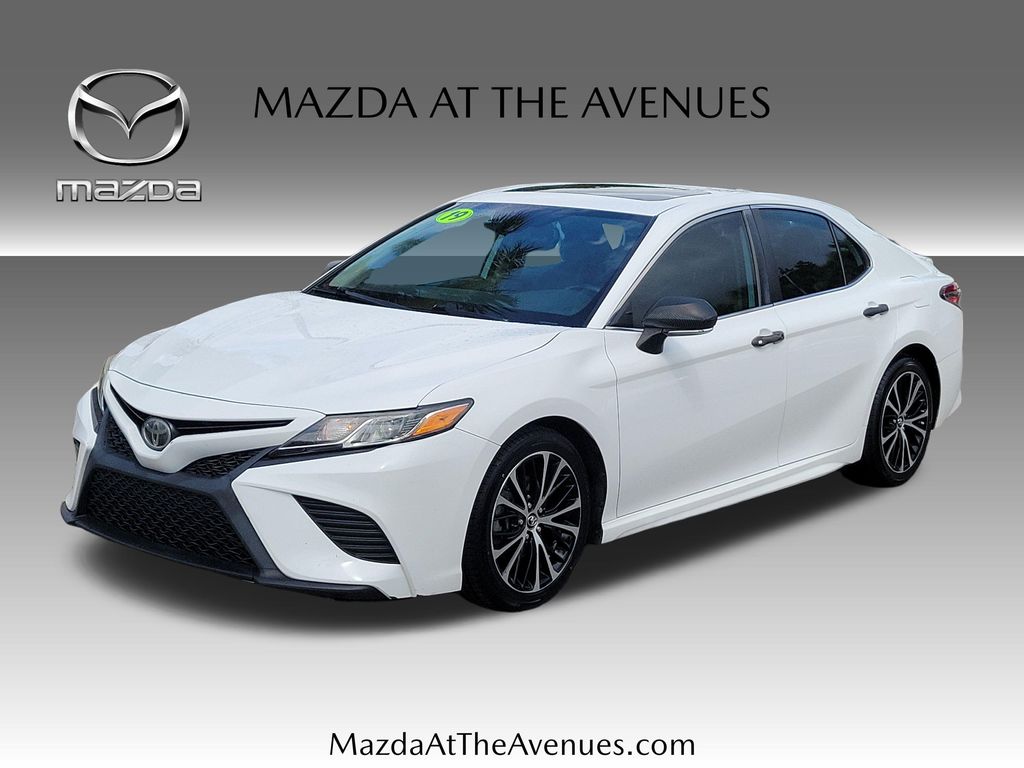 Super White 2019 Toyota Camry Sedan Front-Wheel Drive 8-Speed Automatic