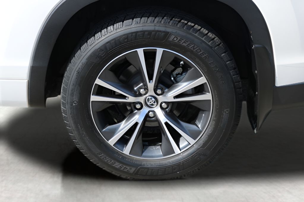 Used Car 2018 Toyota Highlander  Le For Sale Under $25,000 In Austin, Texas