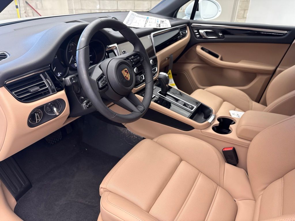Thumbnail: 2026 Porsche Macan - 5