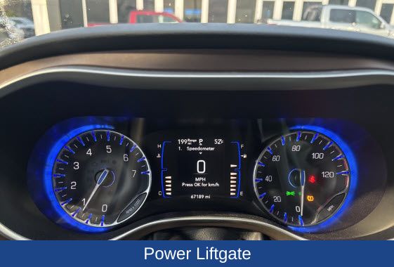 2022 Chrysler Voyager LX