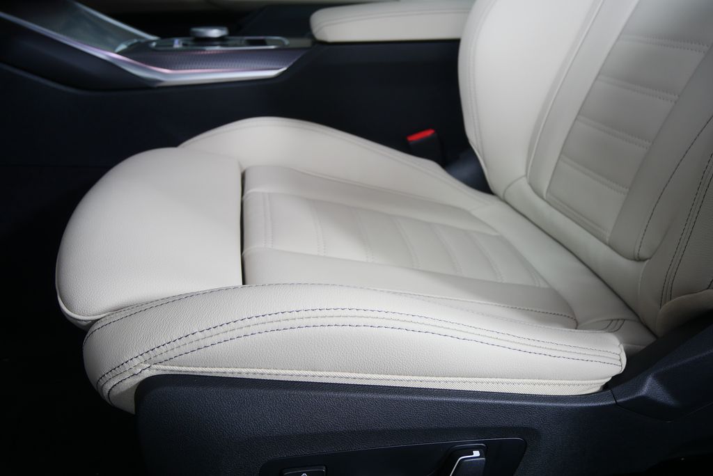 Thumbnail: 2026 BMW 4 Series - 10