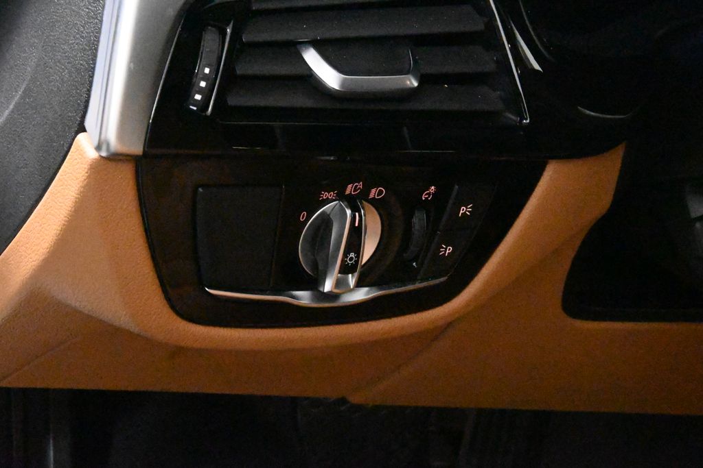 Thumbnail: 2022 BMW 5 Series - 26