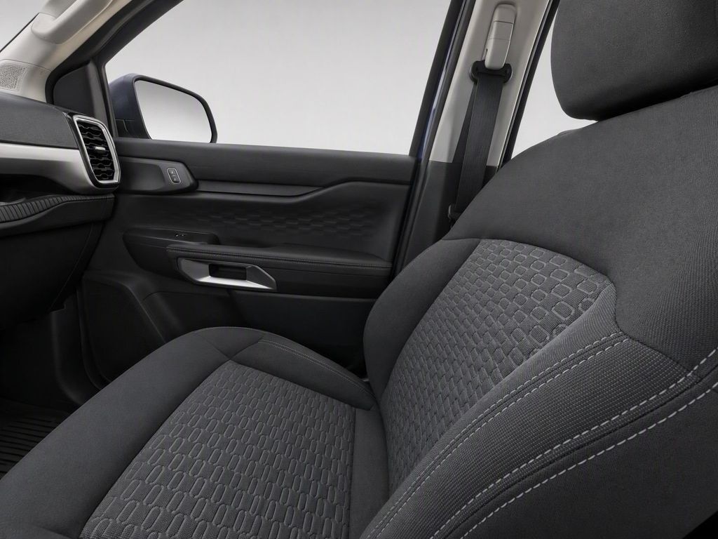 Used 2025 Red Ford XLT image 14