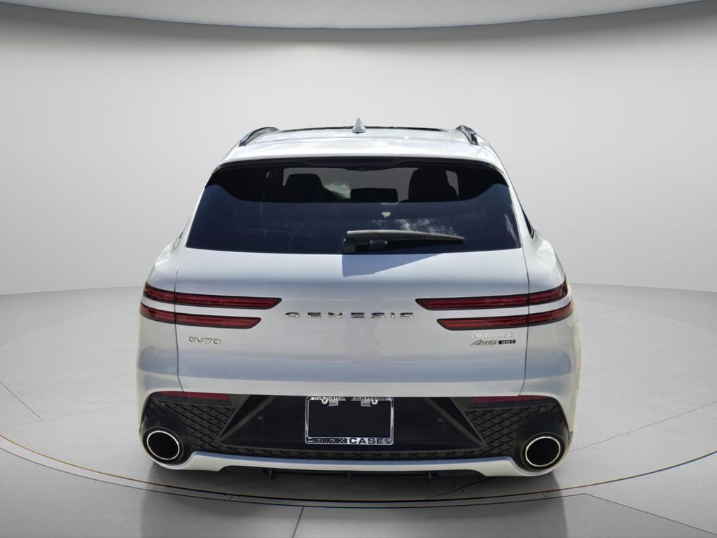 2022 Genesis Gv70 - $35,698