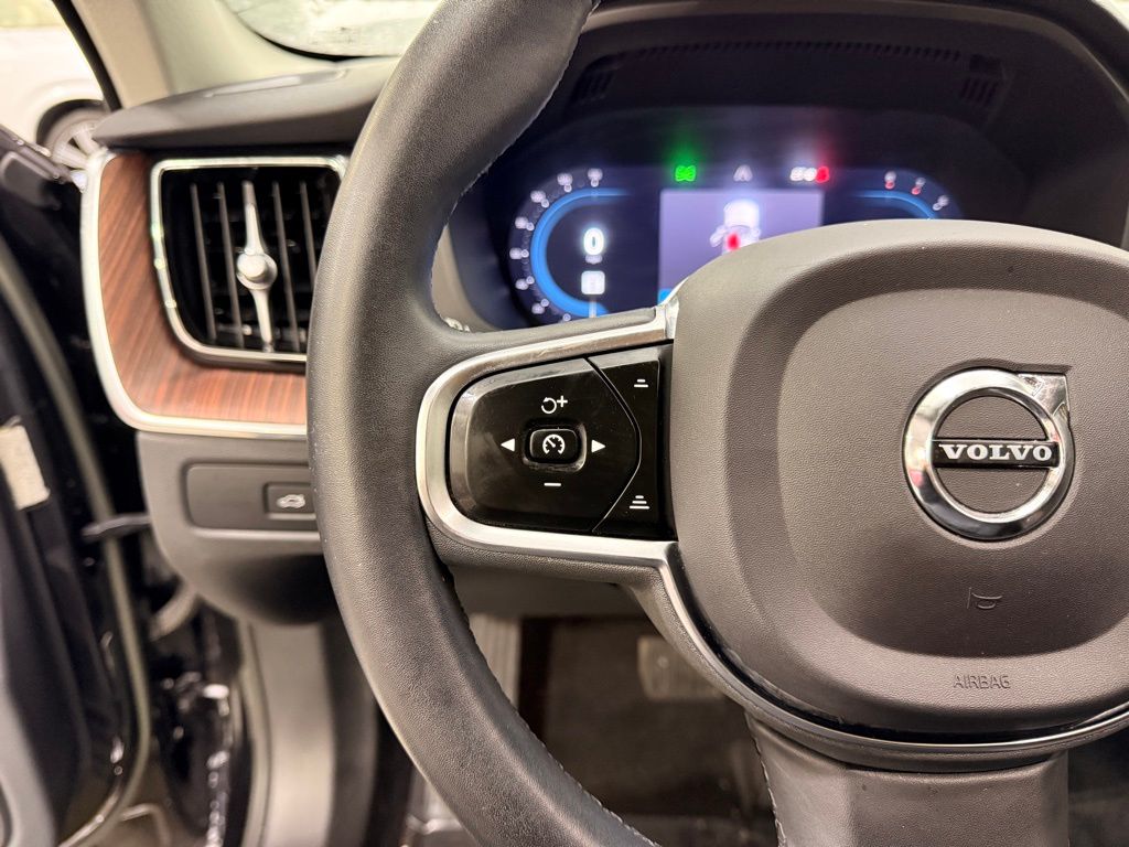 Thumbnail: 2023 Volvo XC60 - 13