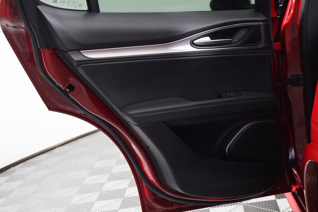 Thumbnail: 2022 Alfa Romeo Stelvio - 13