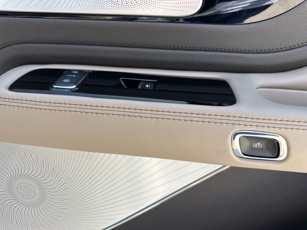 2021 Pristine White Lincoln Aviator Reserve AWD SUV