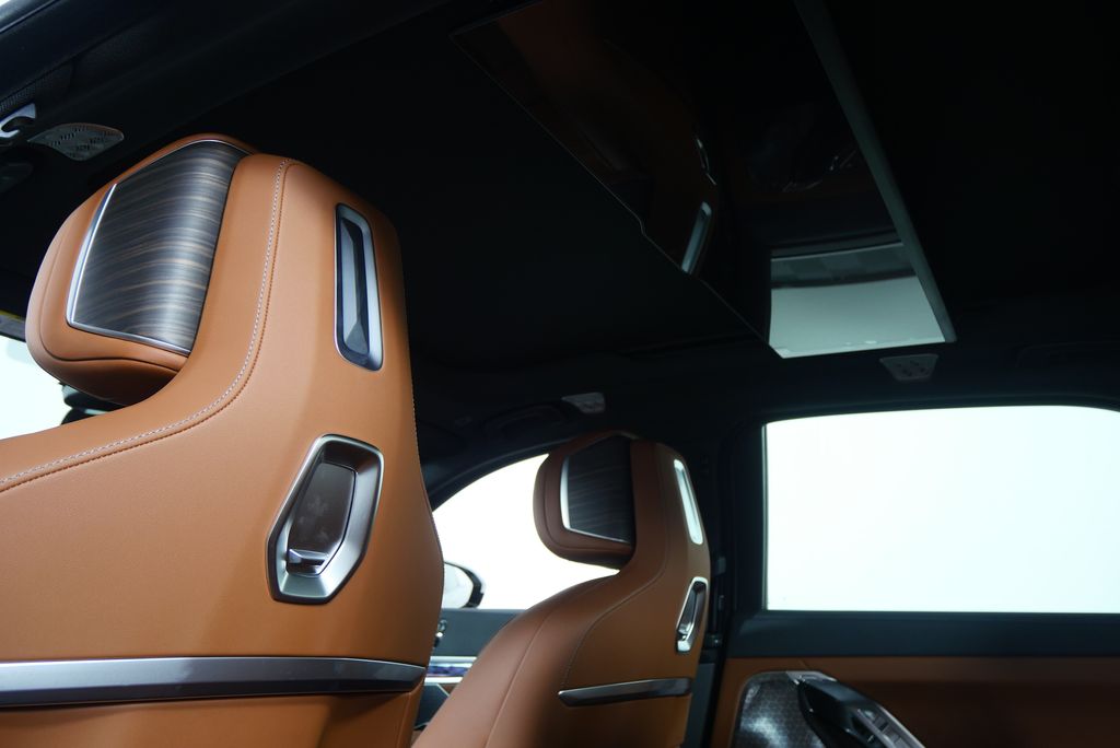Thumbnail: 2025 BMW 7 Series - 18