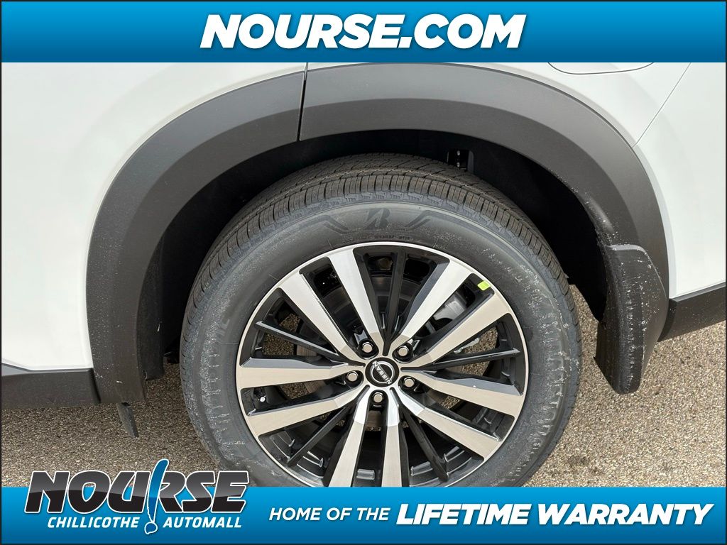 2025 Nissan Pathfinder Platinum photo