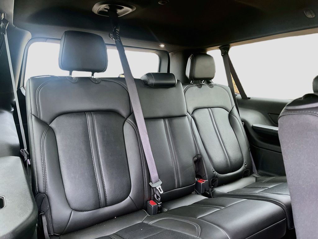 Used 2025 Black Jeep Base image 28
