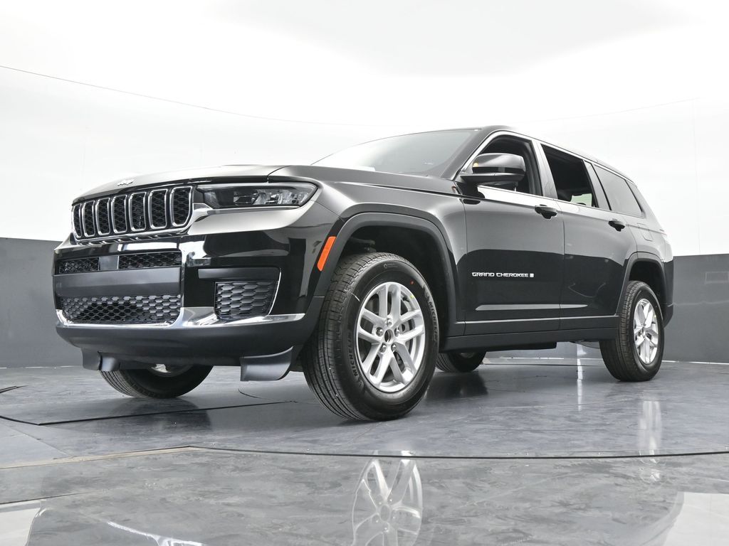 New 2026 Diamond Black Crystal Pearlcoat Jeep Laredo image 53
