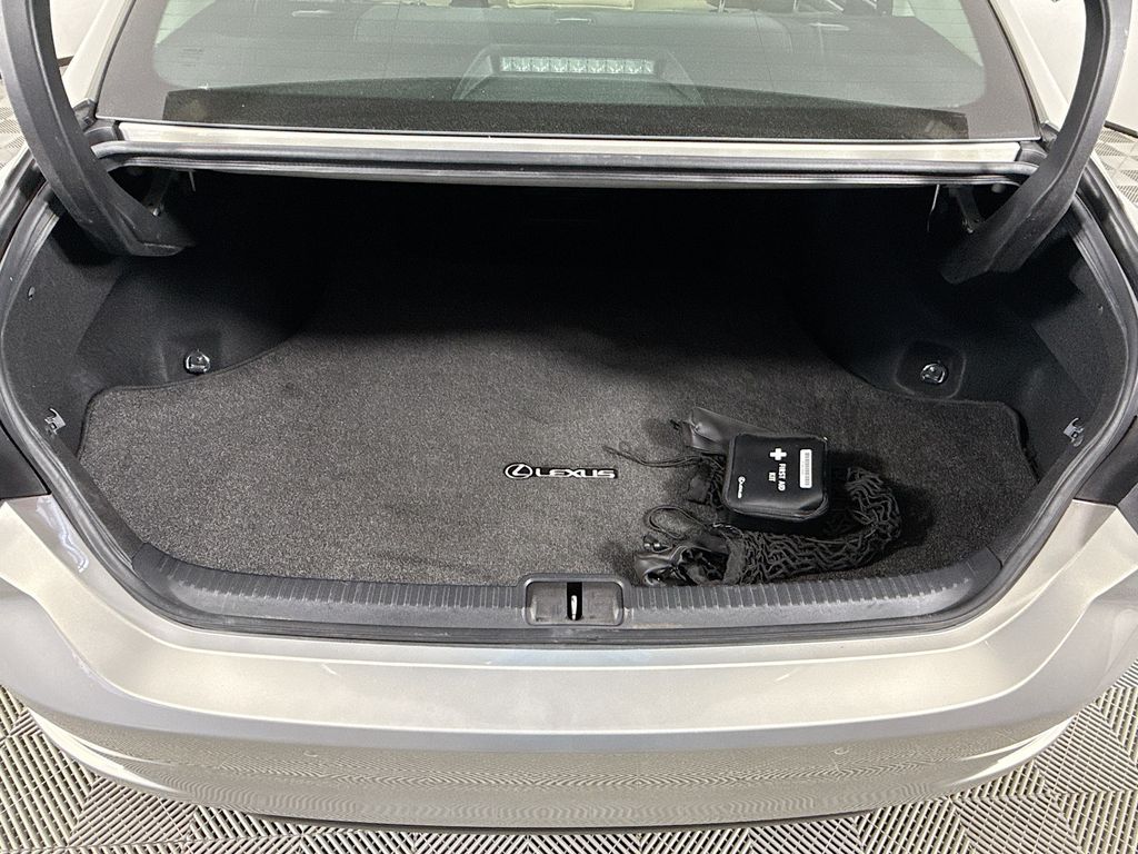 Thumbnail: 2019 Lexus ES - 27