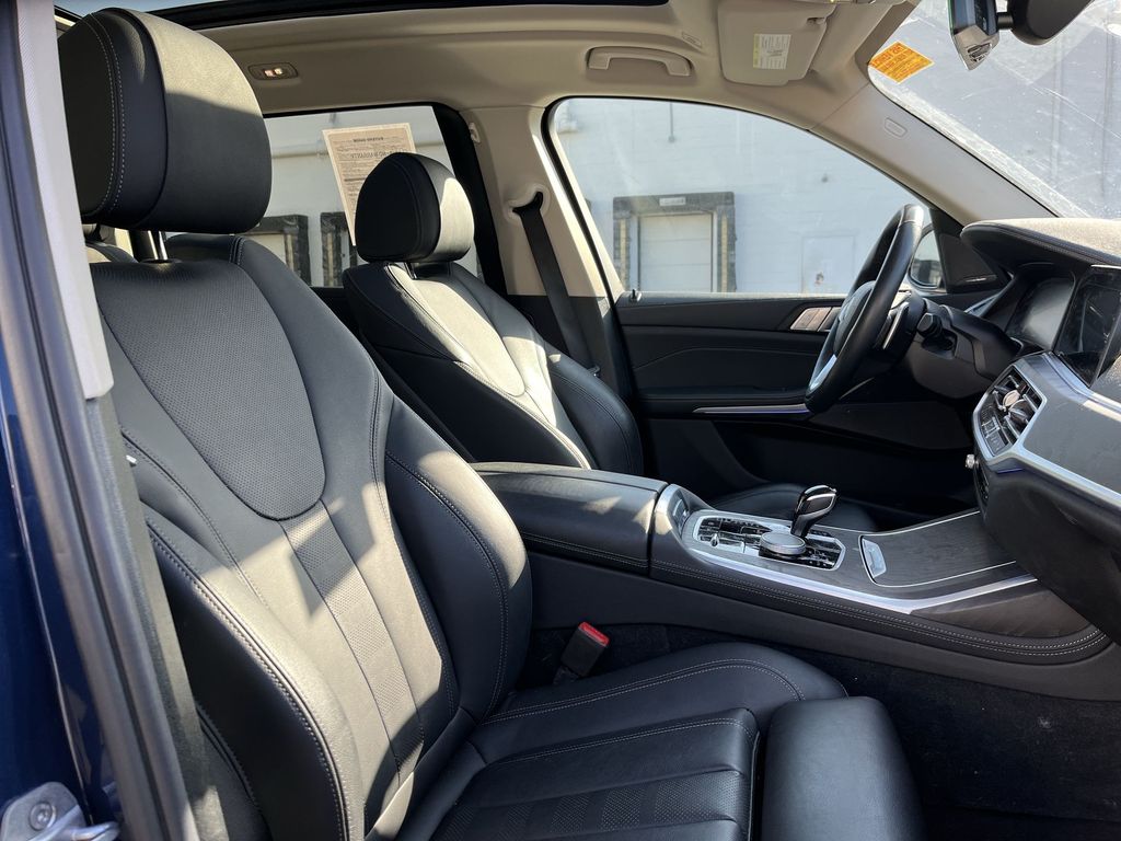 Thumbnail: 2022 BMW X7 - 14