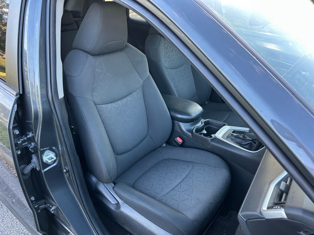 Thumbnail: 2021 Toyota RAV4 - 15