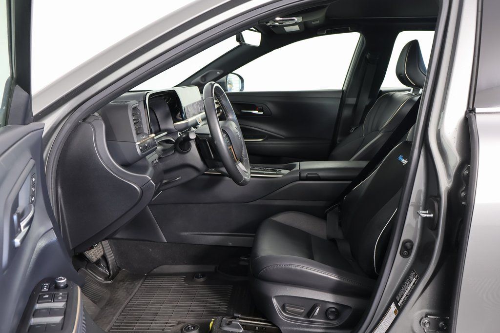 Thumbnail: 2023 Toyota Crown - 10