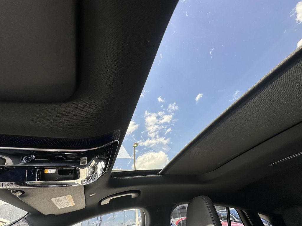 2025 Mercedes-Benz GLC 300 9