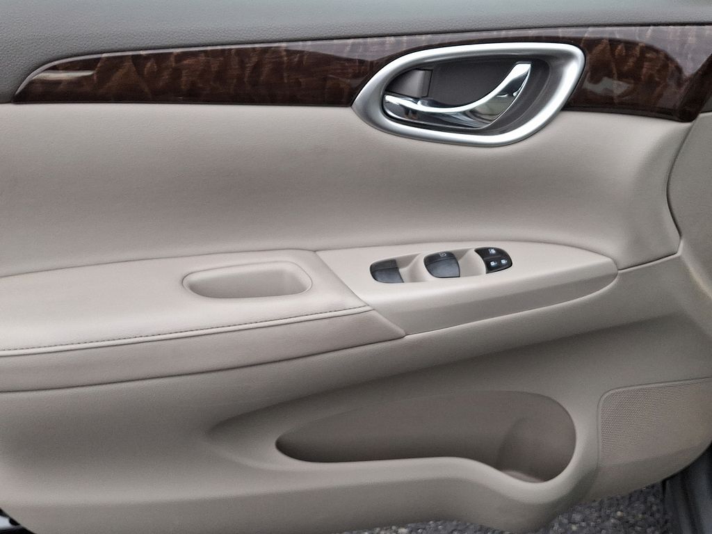 Thumbnail: 2013 Nissan Sentra - 13