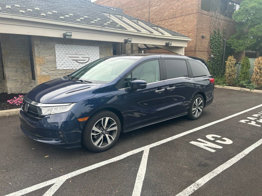 Certified Used 2024 Blue Honda Touring image 3