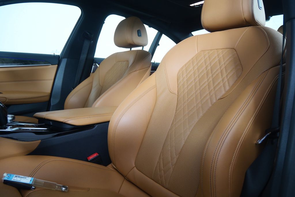 Thumbnail: 2023 BMW 5 Series - 11