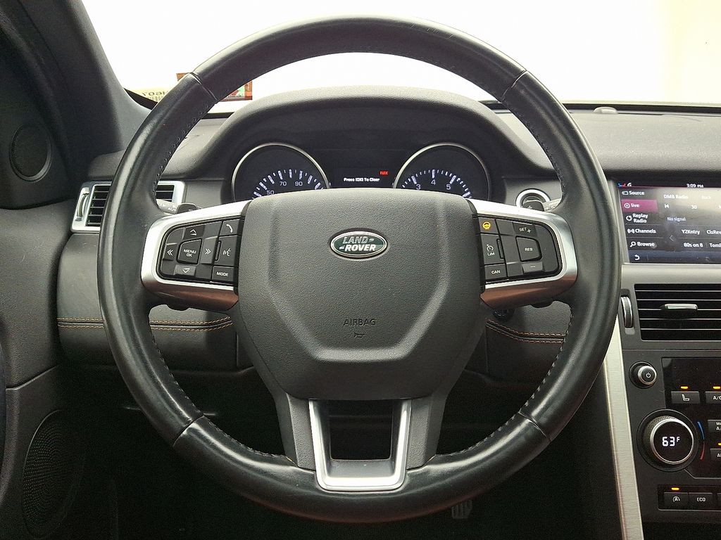 Thumbnail: 2016 Land Rover Discovery Sport - 22