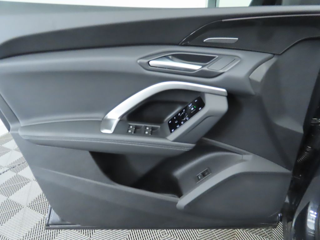 Thumbnail: 2025 Audi Q5 - 26