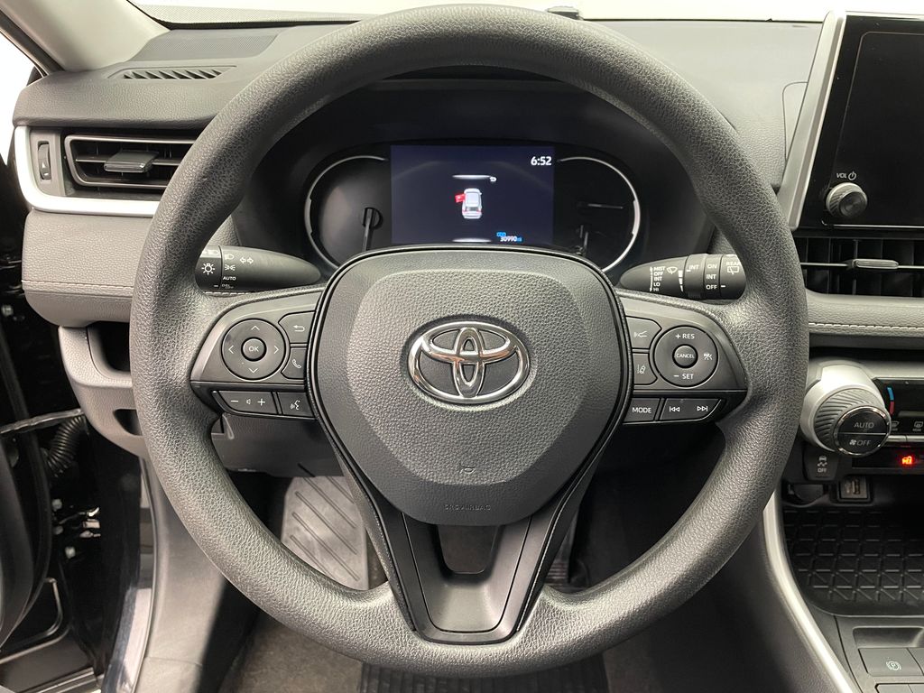 2024 Toyota RAV4 XLE 21