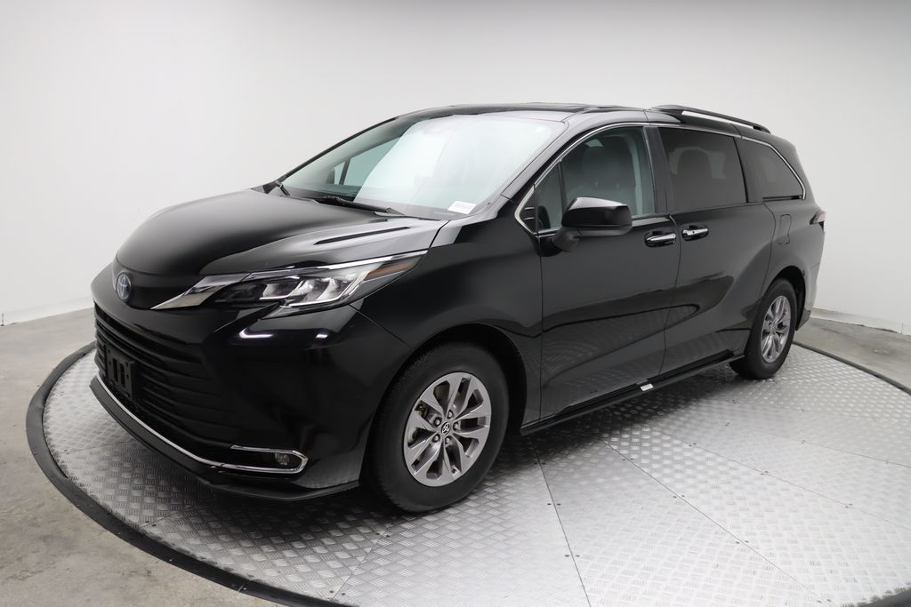 2023 Toyota Sienna XLE -
                West Palm Beach, FL