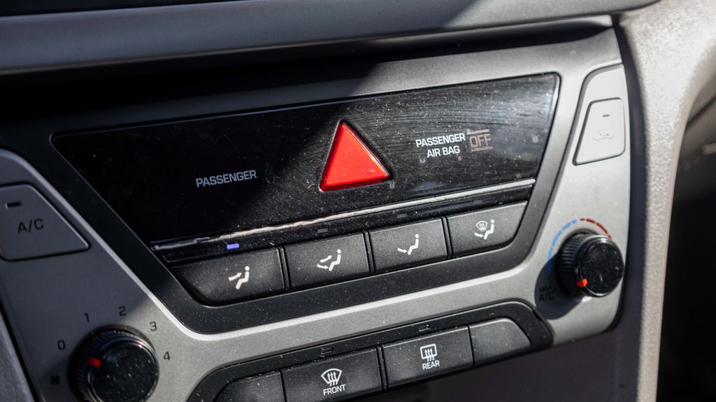 Used 2017 Hyundai Elantra SE 4D Sedan