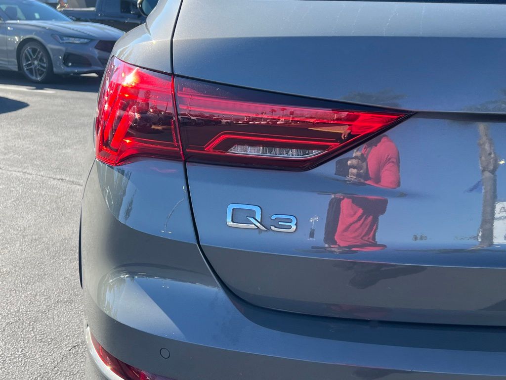 Thumbnail: 2020 Audi Q3 - 11