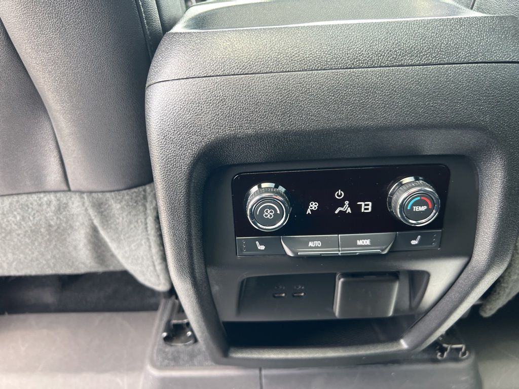 Used 2024 Chevrolet Traverse SUV