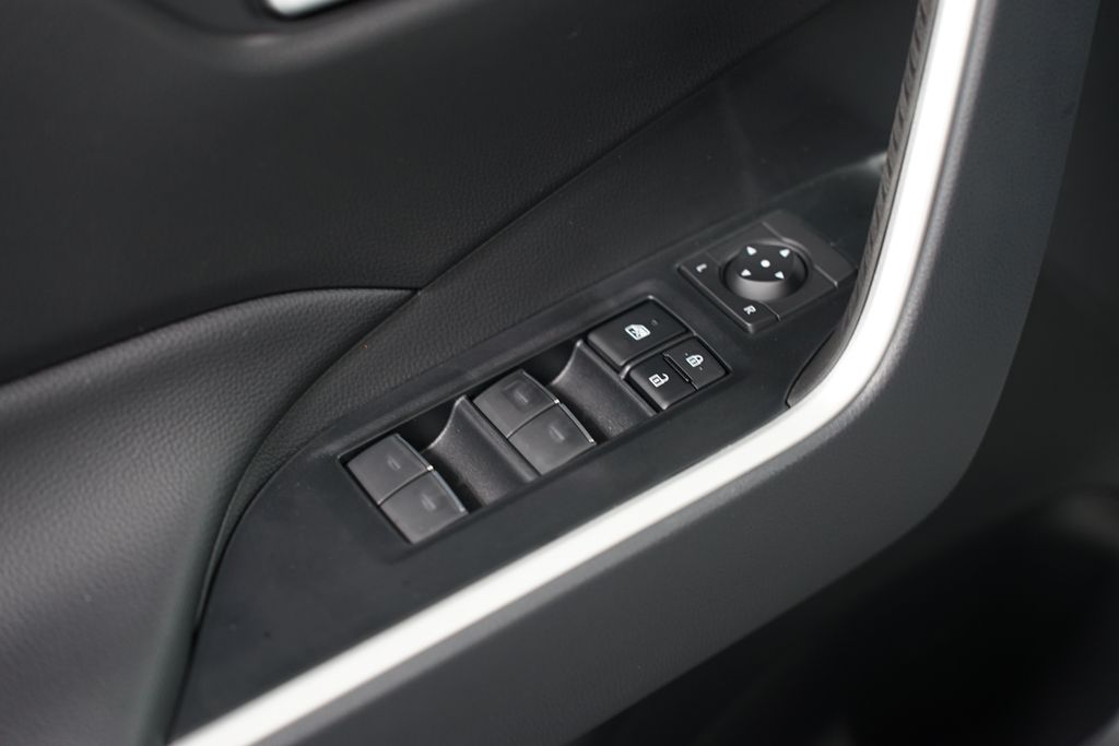 2025 Toyota RAV4 XLE Premium 31