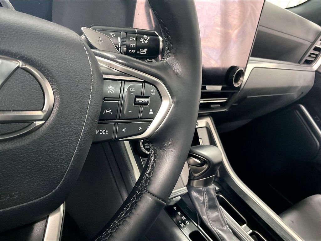 2024 Lexus GX — photo 25