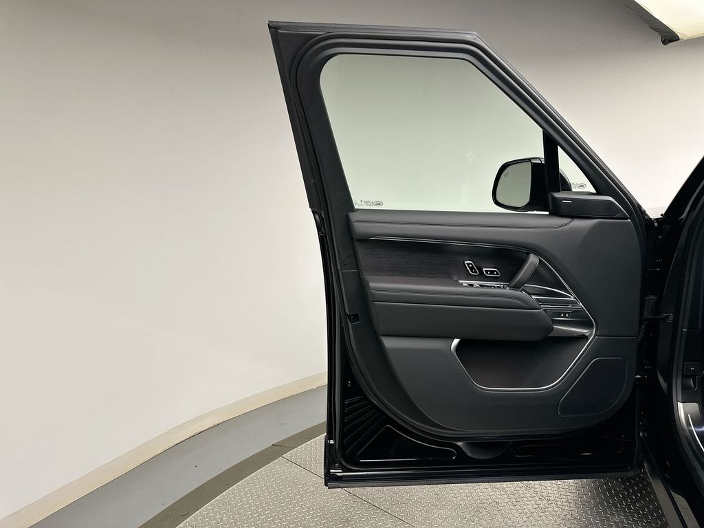 Thumbnail: 2026 Land Rover Range Rover - 9