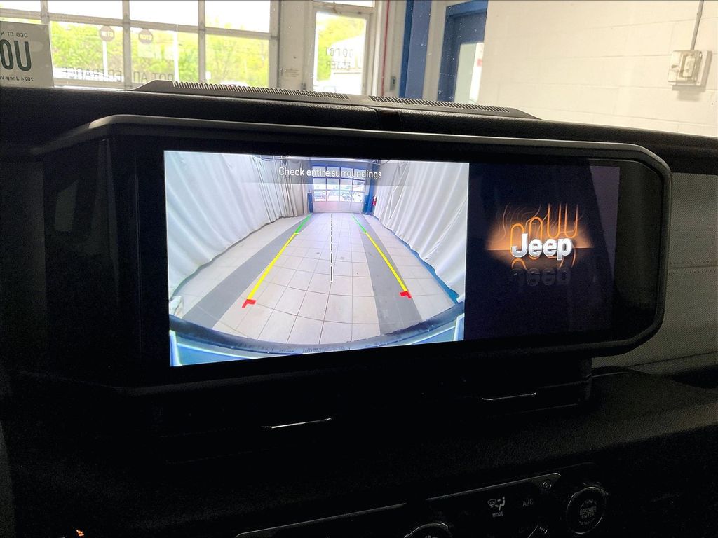 2024 Jeep Wrangler — photo 19