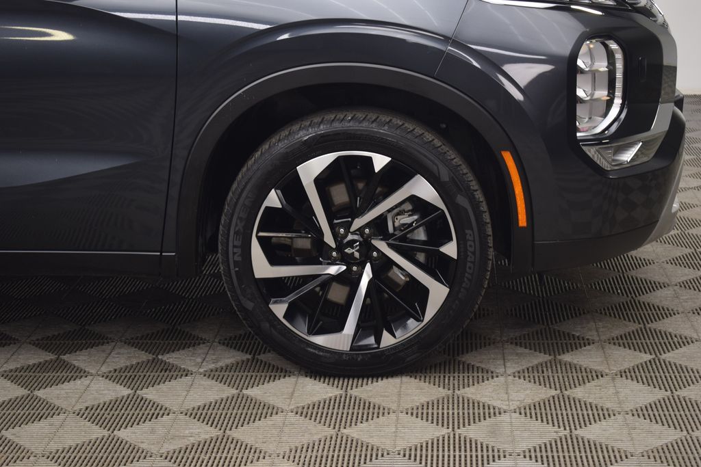 used 2024 Mitsubishi Outlander car, priced at $24,800