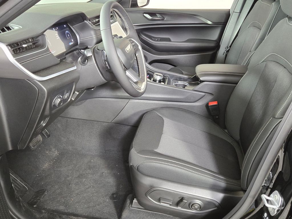 new 2025 Jeep Grand Cherokee L car, priced at $31,045